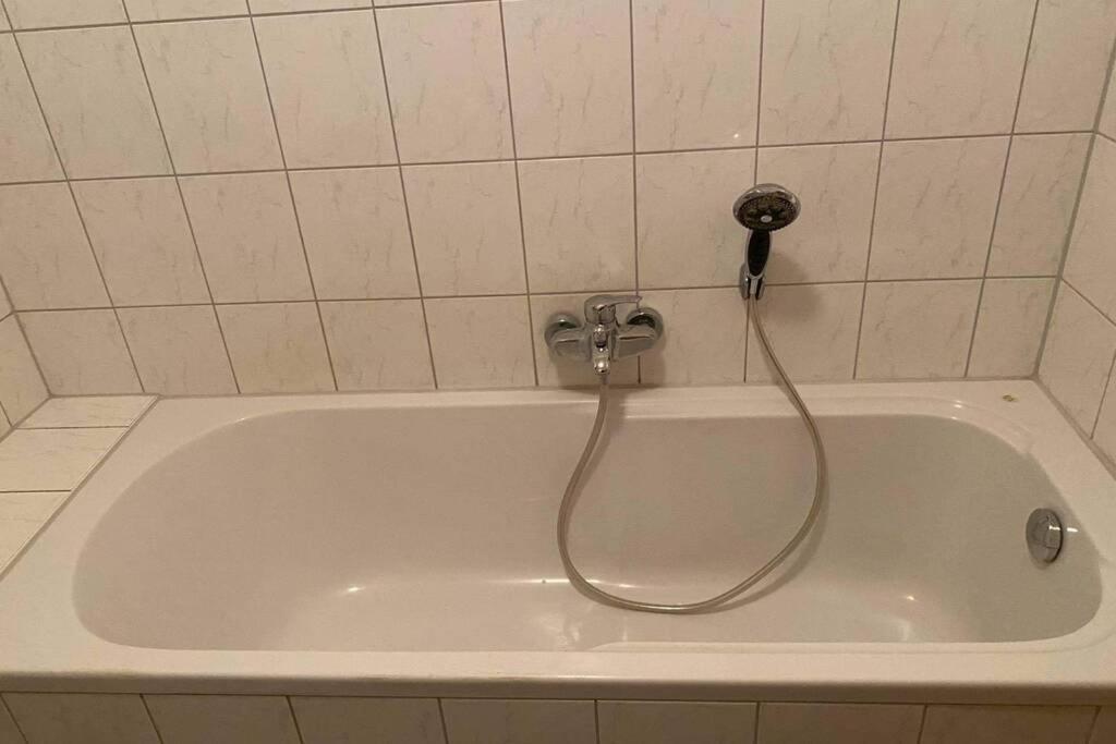 Beste Lage In Rostock: 2-Zimmerwohnung Mit Balkon Im 1.Og Exteriör bild